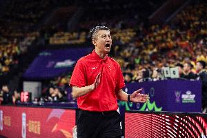 鲁媒：连续2场输不起的比赛&连续2场逆转 第四节看得心潮澎湃